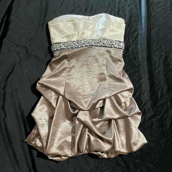 City Triangles Juniors Formal Dress size 9 - Picture 1 of 3